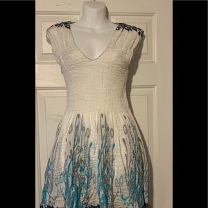 Max edition petite size large white floral dress.👗